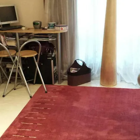 Апартамент Cosy In City Center Close To The Beach *